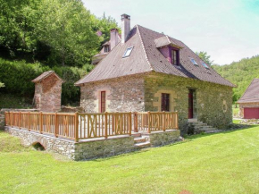 Отель Authentic cottage with heated pool 12x6 close to a river surrounded by nature  Сен-Медар-Д'экссидёй